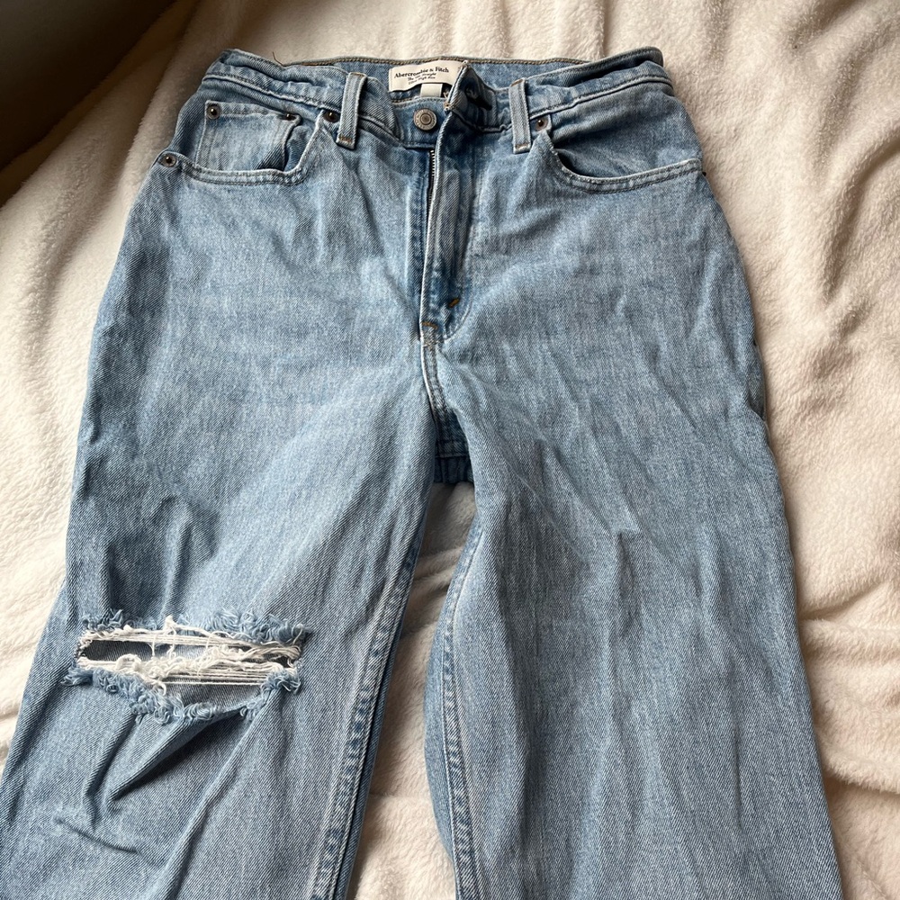 A&F 90’s Straight High Rise Jean